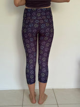 Load image into Gallery viewer, Blue Scribble Pocket Leggings