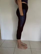 Load image into Gallery viewer, Black Leggings with Pocket Pattern - Blue Scribble